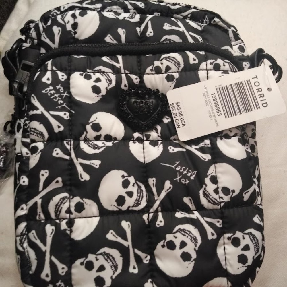 BETSEY JOHNSON TORRID SKULL CROSSBODY BAG WITH SKULL CHARM